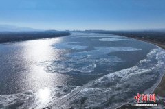 中俄界江乌苏里江饶河段进入流冰期 较往年早10天